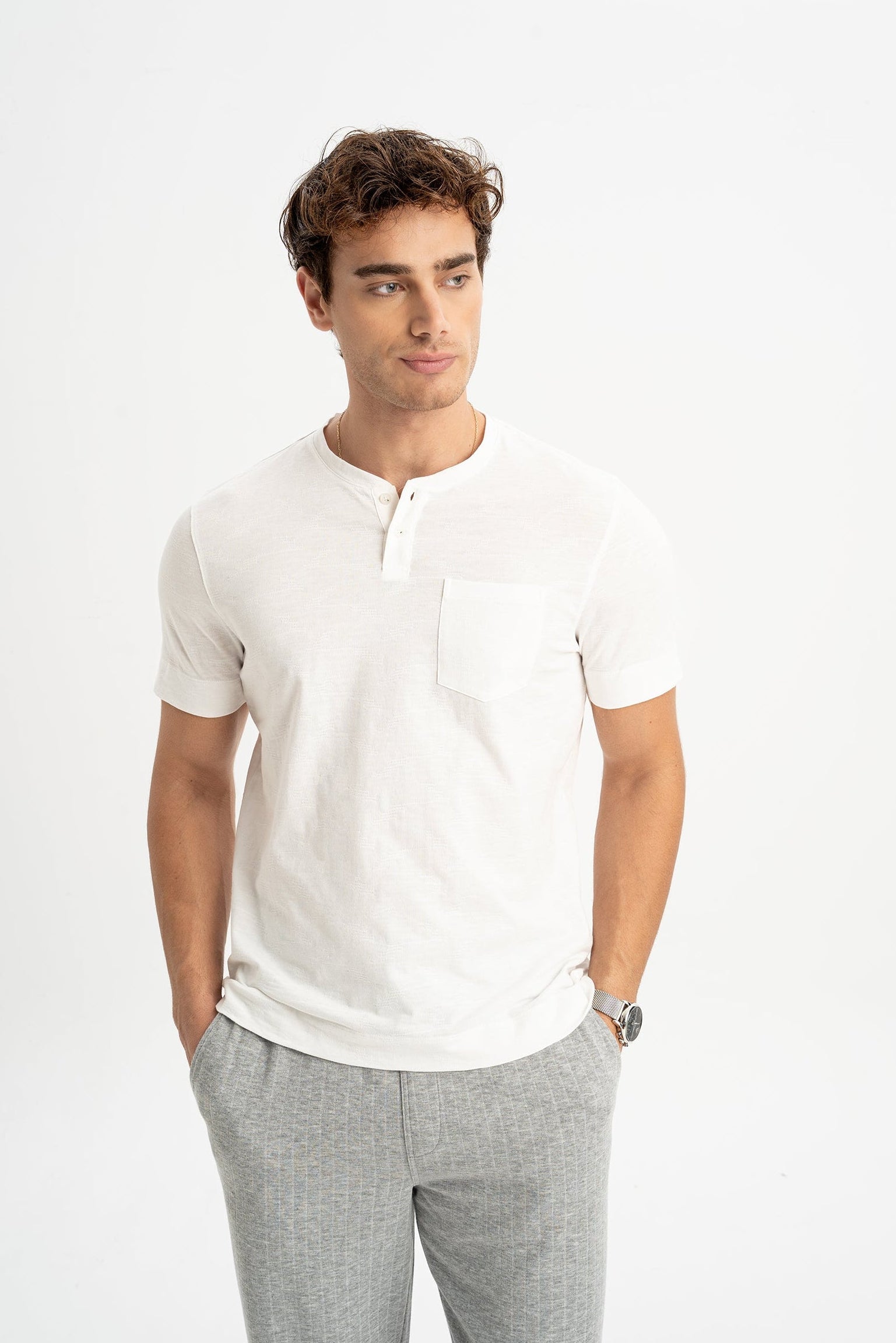 KORUCAK Beyaz Kısa Kollu Patlı T-Shirt