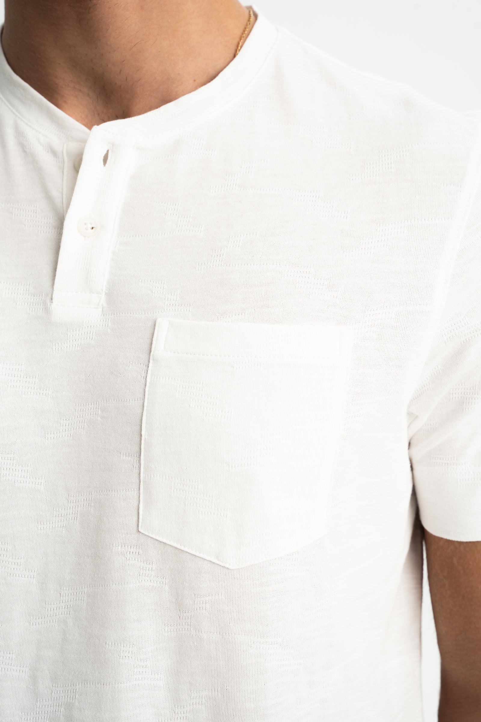 KORUCAK Beyaz Kısa Kollu Patlı T-Shirt