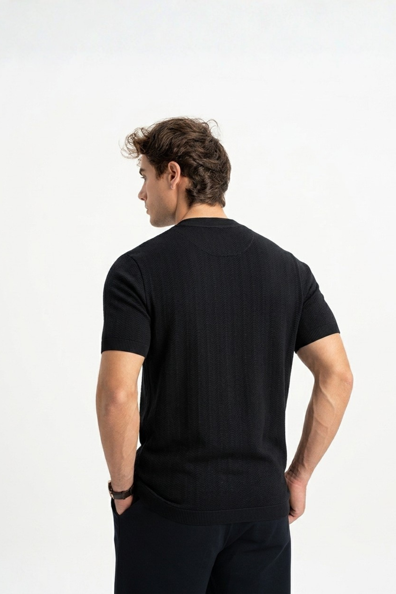 GÜMÜLDÜR Siyah Kısa Kollu Triko Görünümlü T-Shirt